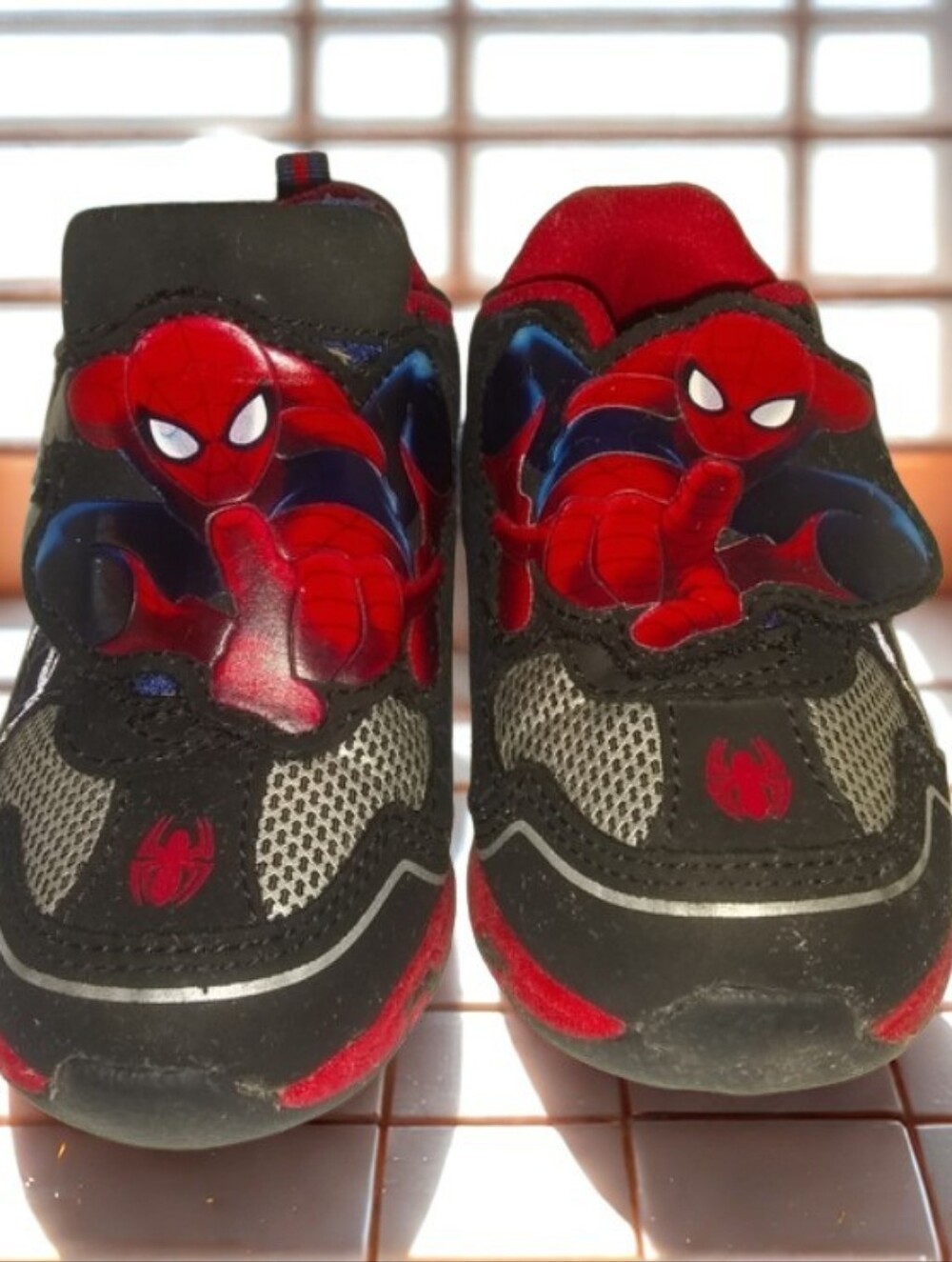 Marvel Spiderman Size 7 Light Up Sneakers